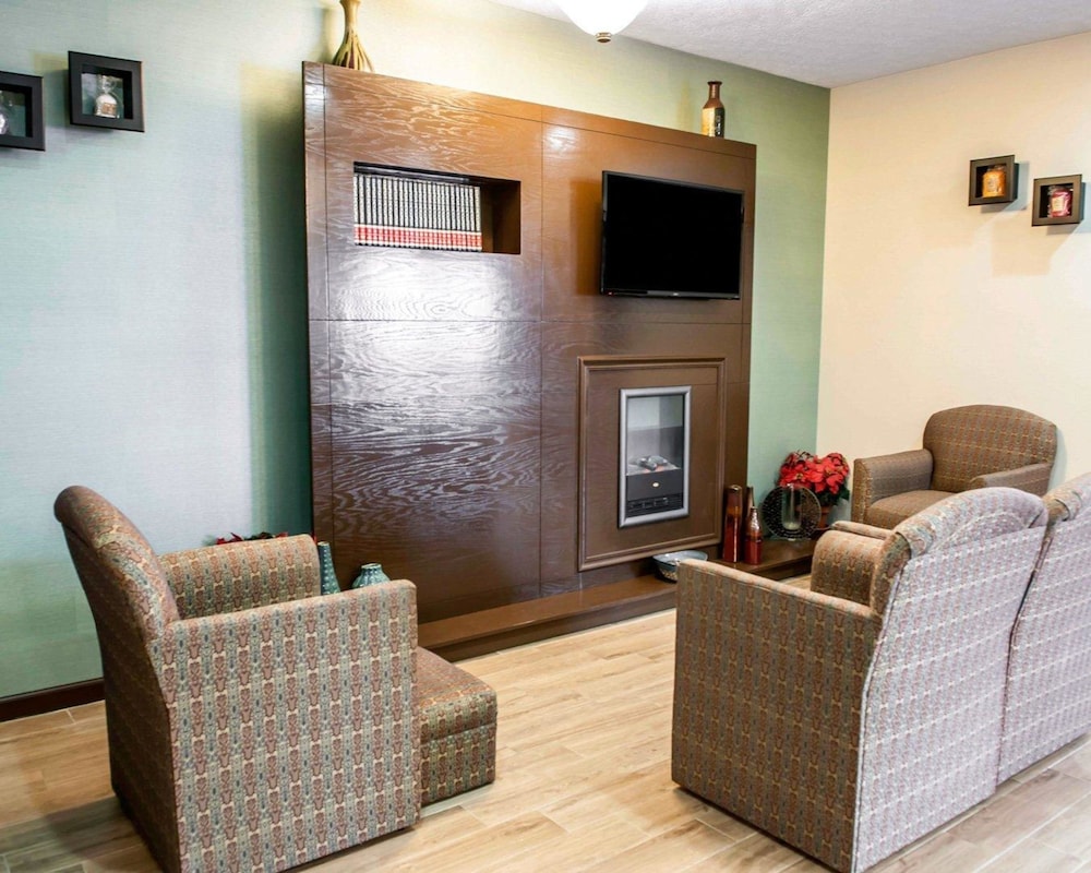 Imagen de los interiores del Hotel Baymont by Wyndham Richmond I-70. Foto 17