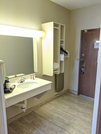 Imagen de la habitación del Hotel Baymont by Wyndham Rockford. Foto 7