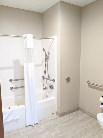 Imagen de la habitación del Hotel Baymont by Wyndham Rockford. Foto 13