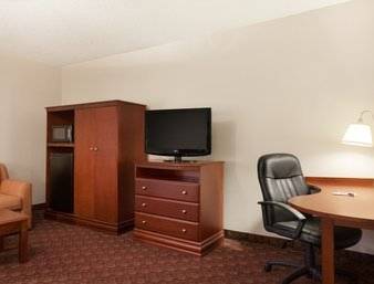 Imagen de la habitación del Hotel Baymont by Wyndham Sioux Falls Near West 41st Street. Foto 7