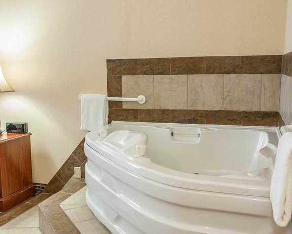 Imagen de la habitación del Hotel Baymont by Wyndham South Bend Near Notre Dame. Foto 6