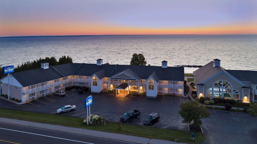 Imagen general del Hotel Baymont by Wyndham St. Ignace Lakefront. Foto 1