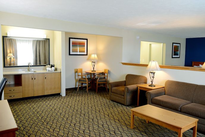 Imagen de la habitación del Hotel Baymont by Wyndham St. Ignace Lakefront. Foto 7