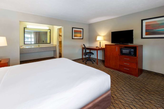 Imagen de la habitación del Hotel Baymont by Wyndham St. Ignace Lakefront. Foto 8