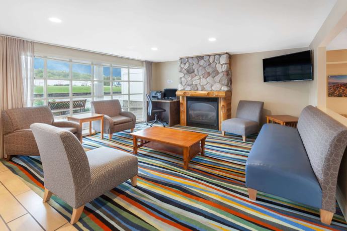 Imagen de los interiores del Hotel Baymont by Wyndham St. Ignace Lakefront. Foto 20