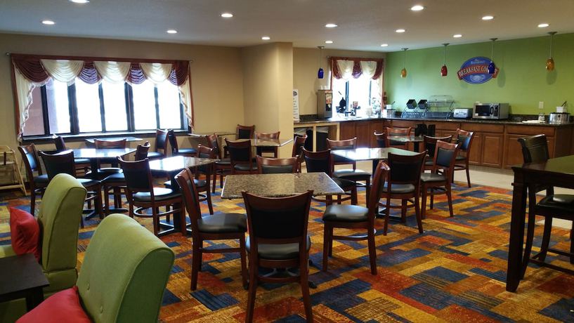 Imagen del bar/restaurante del Hotel Baymont by Wyndham Waukesha. Foto 2