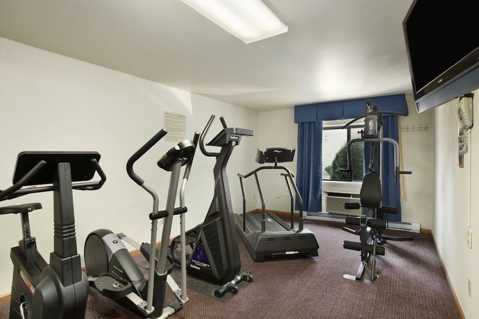 Imagen de los interiores del Hotel Baymont by Wyndham Waukesha. Foto 18