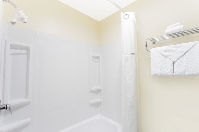 Imagen de la habitación del Hotel Baymont by Wyndham Waukesha. Foto 16