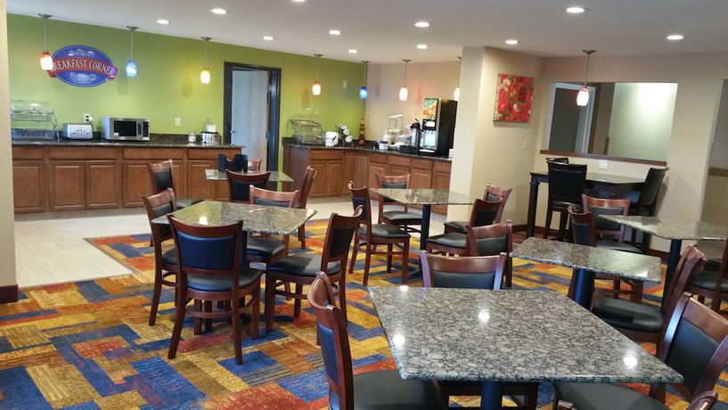 Imagen del bar/restaurante del Hotel Baymont by Wyndham Waukesha. Foto 3
