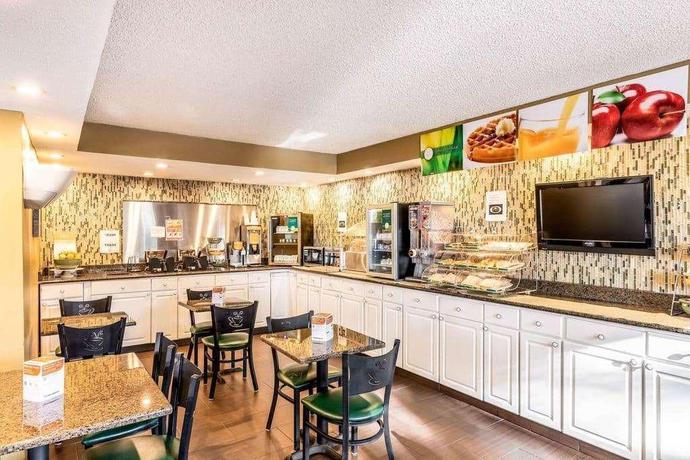 Imagen del bar/restaurante del Hotel Baymont by Wyndham Wilmington. Foto 2
