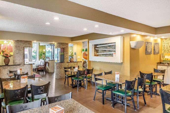 Imagen del bar/restaurante del Hotel Baymont by Wyndham Wilmington. Foto 3