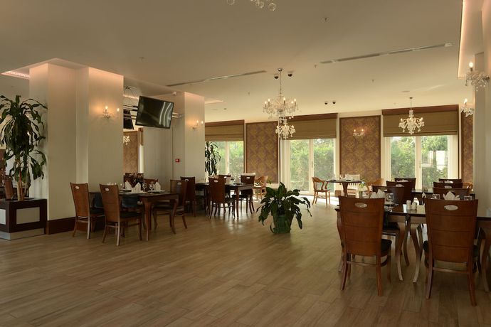 Imagen del bar/restaurante del Hotel Bayramoglu Resort. Foto 2