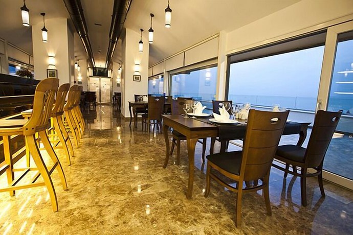 Imagen del bar/restaurante del Hotel Bayramoglu Resort. Foto 13