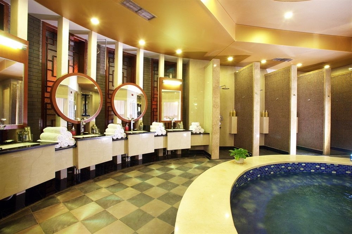 Imagen de la piscina del Hotel Bayshore Dalian. Foto 10