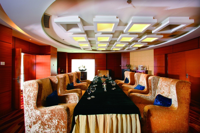 Imagen del bar/restaurante del Hotel Bayshore Dalian. Foto 7