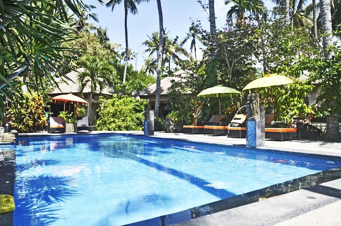 Imagen de la piscina del Hotel Bayshore Residence. Foto 17