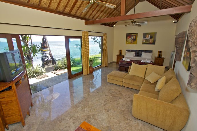 Imagen de la habitación del Hotel Bayshore Villas Candi Dasa. Foto 11