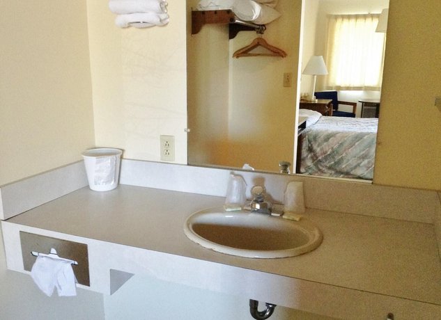 Imagen de la habitación del Hotel Bayside Inn, St Ignace. Foto 2