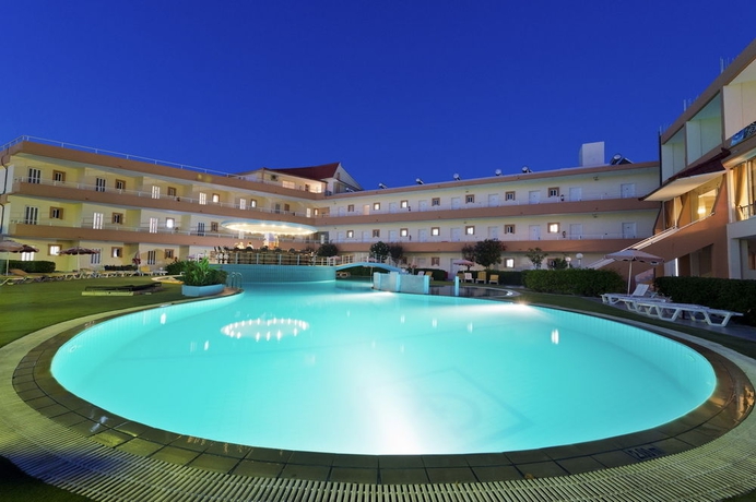 Imagen de la piscina del Hotel Bayside Katsaras. Foto 12