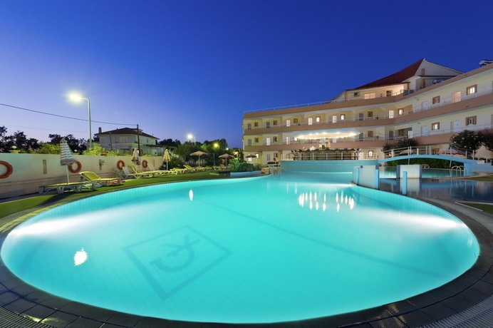 Imagen de la piscina del Hotel Bayside Katsaras. Foto 13