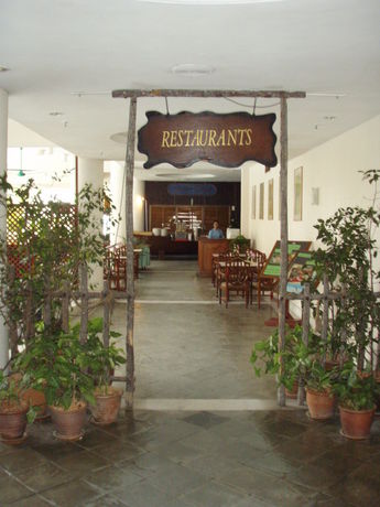 Imagen del bar/restaurante del Hotel Bayu Beach Resort. Foto 3