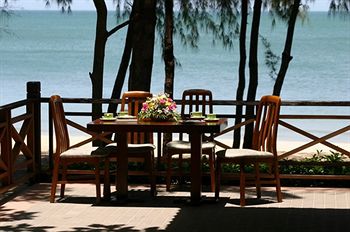 Imagen de la piscina del Hotel Bayview Beach Resort, Bang Saphan. Foto 13