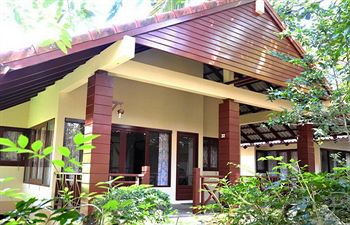 Imagen de la piscina del Hotel Bayview Beach Resort, Bang Saphan. Foto 15
