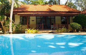 Imagen de los exteriores del Hotel Bayview Beach Resort, Bang Saphan. Foto 7