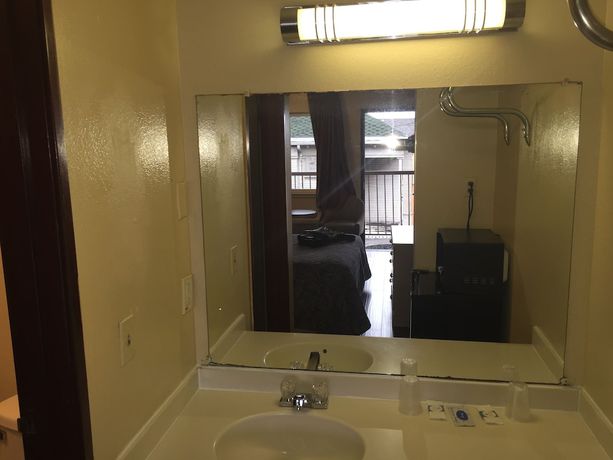 Imagen de la habitación del Hotel Bayview Motel. Foto 15