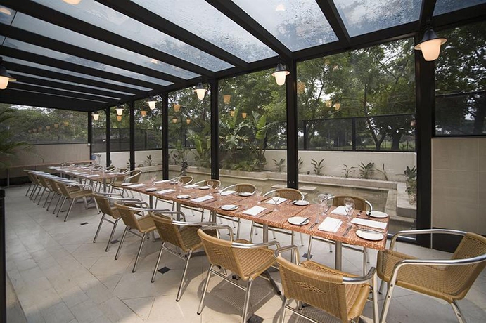 Imagen del bar/restaurante del Hotel Bayview On The Park. Foto 4