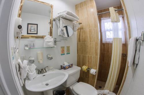 Imagen de la habitación del Hotel Bayview Plaza Waterfront Resort. Foto 6