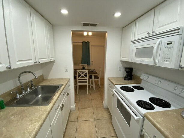 Imagen general del Hotel Bayview Regency Apartments By Lowkl. Foto 16