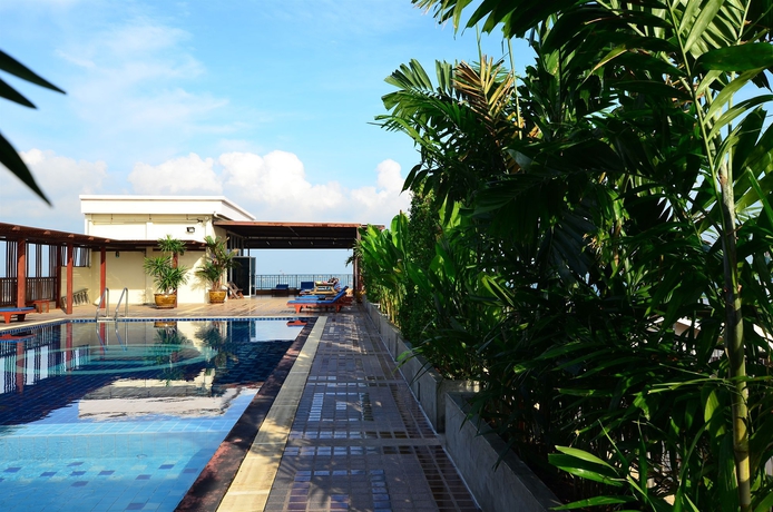 Imagen de la piscina del Hotel Baywalk Residence Pattaya. Foto 16