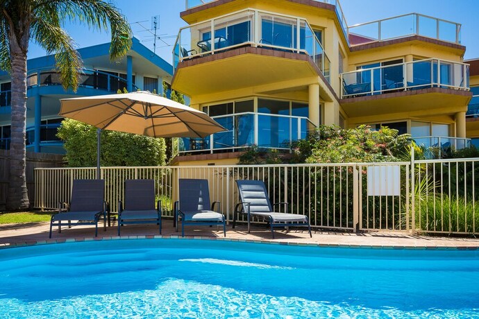 Imagen de la piscina del Hotel Baywatch Luxury Apartments. Foto 18