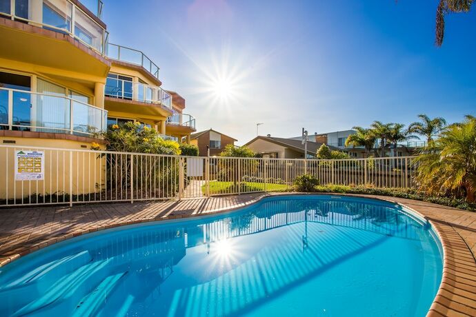 Imagen de la piscina del Hotel Baywatch Luxury Apartments. Foto 20