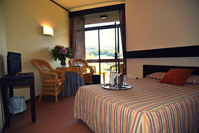 Imagen de la habitación del Hotel Baztán. Foto 10