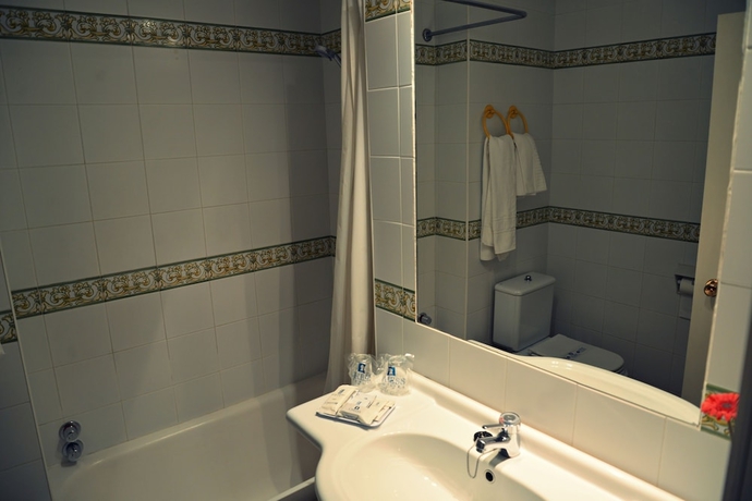 Imagen de la habitación del Hotel Baztán. Foto 13