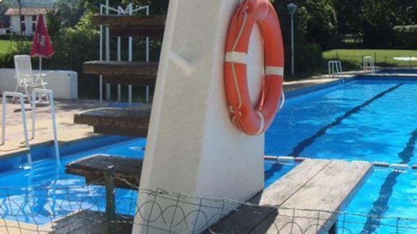 Imagen de la piscina del Hotel Baztán. Foto 19