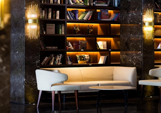 Imagen del bar/restaurante del Hotel Bbhol Elegant. Foto 3