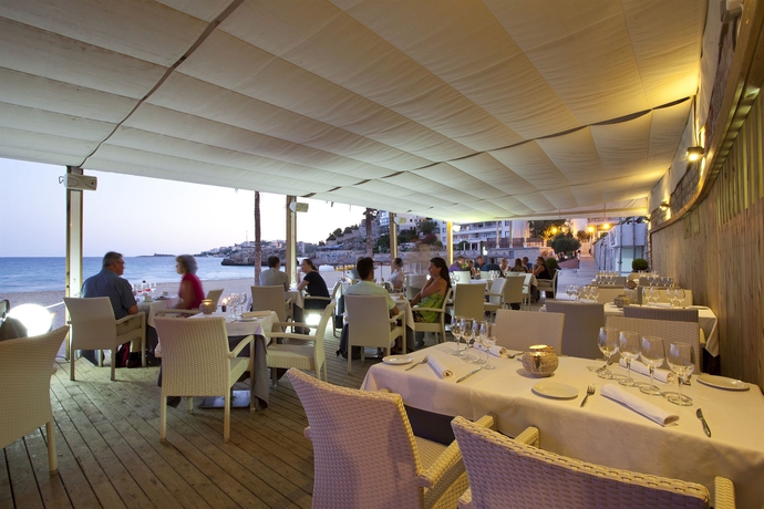 Imagen del bar/restaurante del Hotel Be Live Adults Only La Cala Boutique. Foto 5