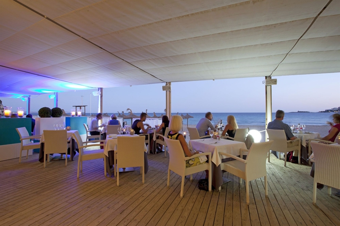 Imagen del bar/restaurante del Hotel Be Live Adults Only La Cala Boutique. Foto 6