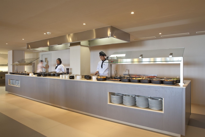 Imagen del bar/restaurante del Hotel Be Live Adults Only Marivent. Foto 2