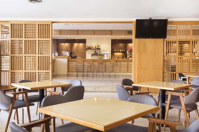 Imagen del bar/restaurante del Hotel Be Live Adults Only Tenerife. Foto 5