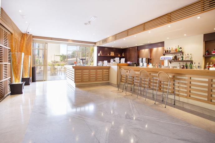 Imagen de la piscina del Hotel Be Live Adults Only Tenerife. Foto 16