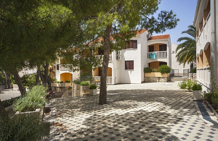 Imagen de los exteriores del Hotel Beach Apartments Lavica. Foto 15