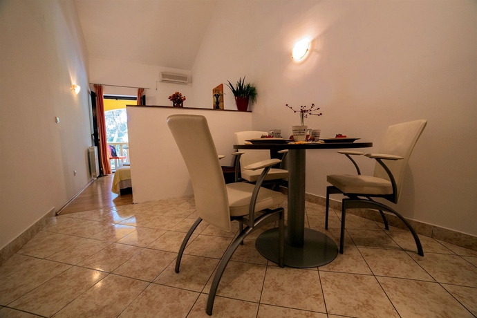 Imagen de la habitación del Hotel Beach Apartments Lavica. Foto 7