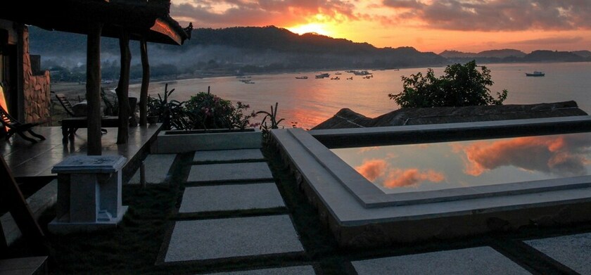 Imagen de la piscina del Hotel Beach Balcony Ocean View Villa. Foto 14