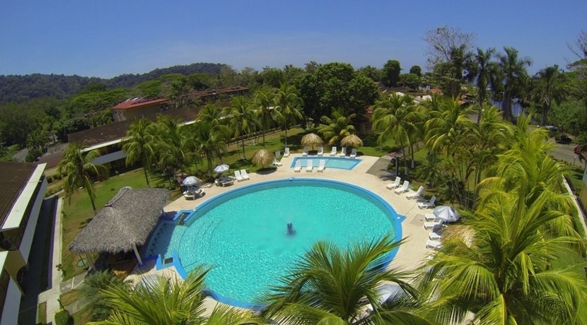 Imagen de la piscina del Hotel Beach Break Resort. Foto 12