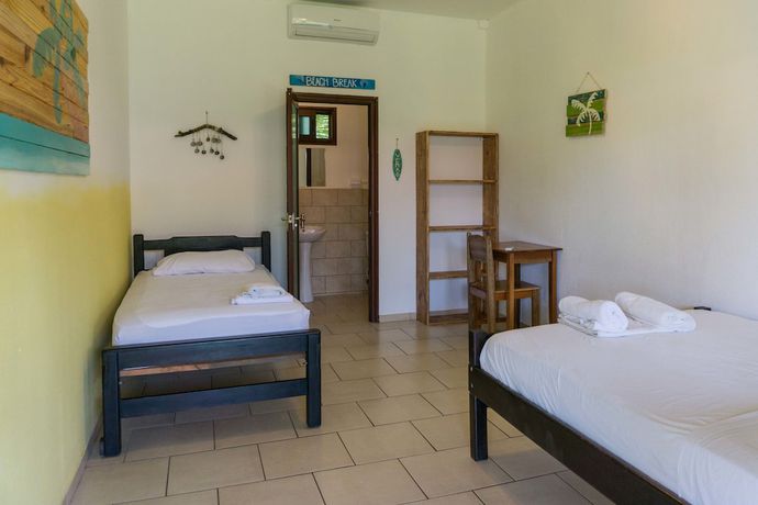 Imagen de la habitación del Hotel Beach Break Surf Camp. Foto 16