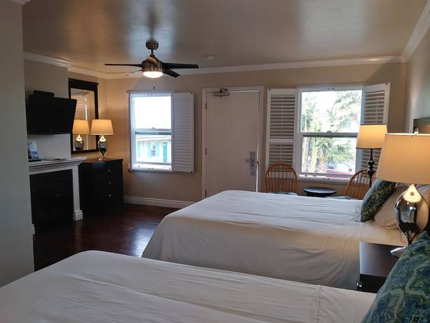 Imagen de la habitación del Hotel Beach Bungalow Inn and Suites. Foto 2